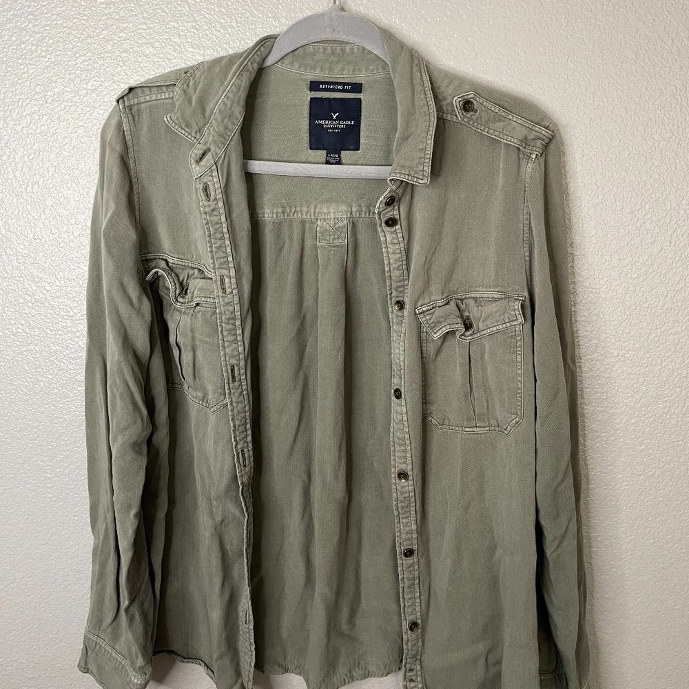 American Eagle - Green Button Up